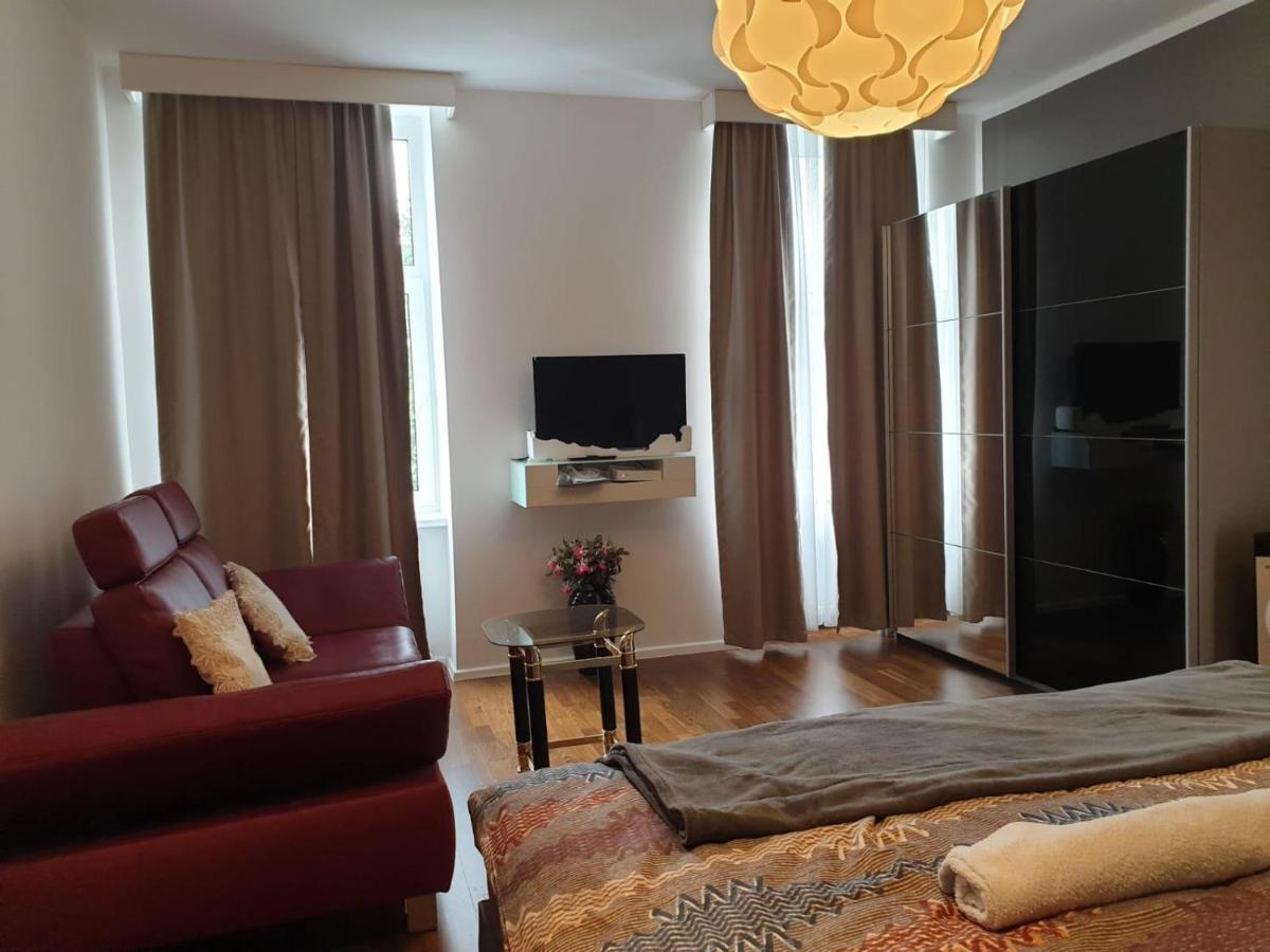 Deluxe Apartment 5P Mm A Виена Екстериор снимка